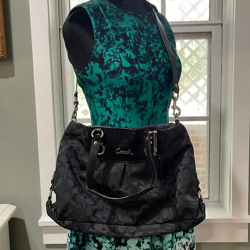 BLACK COACH PURSE   🖤 LIKE New